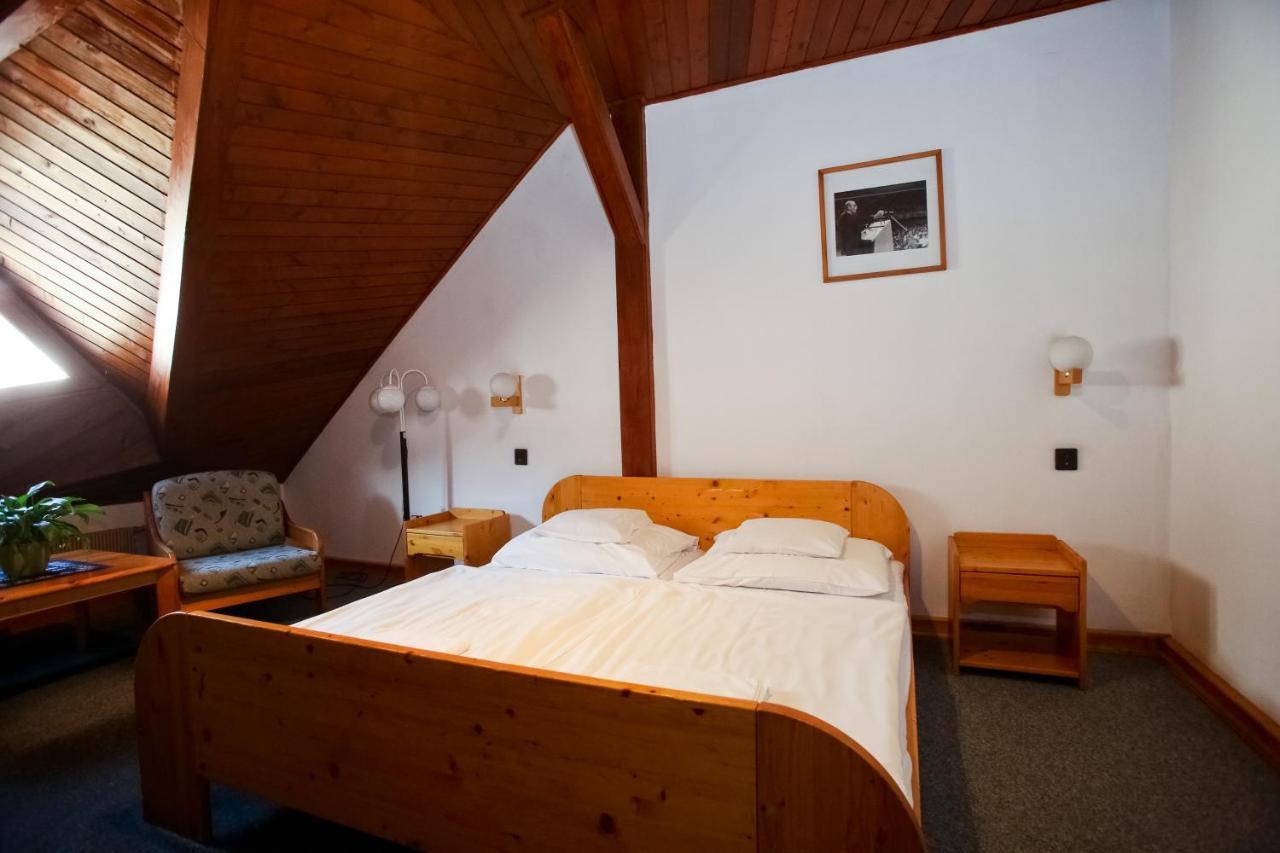 Lenau Haz Bed & Breakfast Печ Екстериор снимка